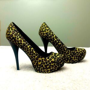 Shi By Journeys Metallic Gold Glitter Leopard Print High Heels Size 9
